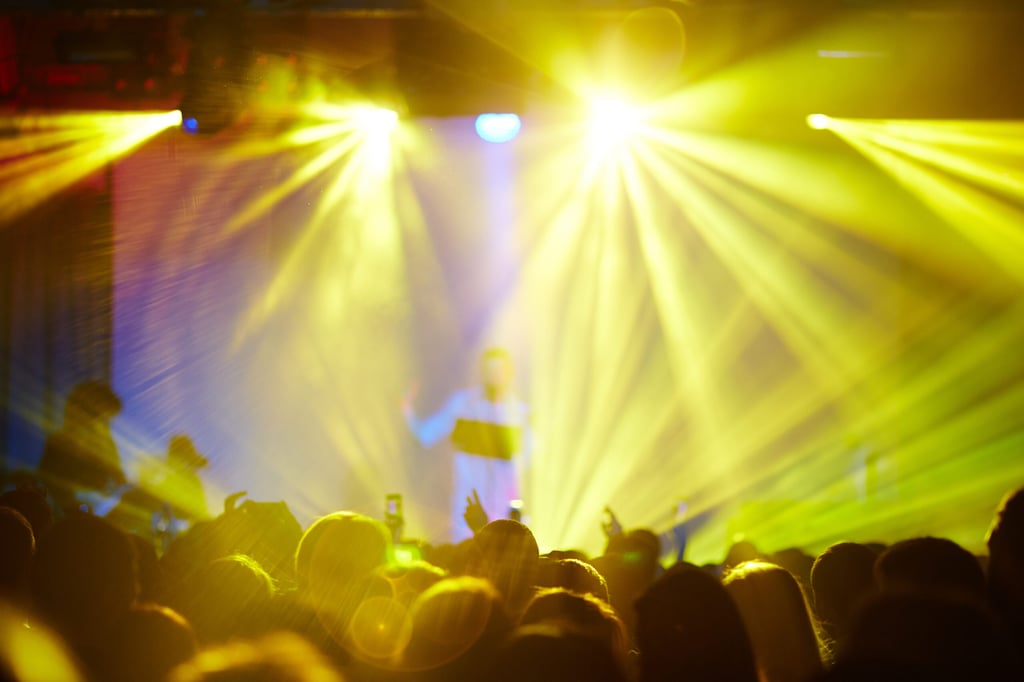 Downtown Steamboat Springs concert bar lights
